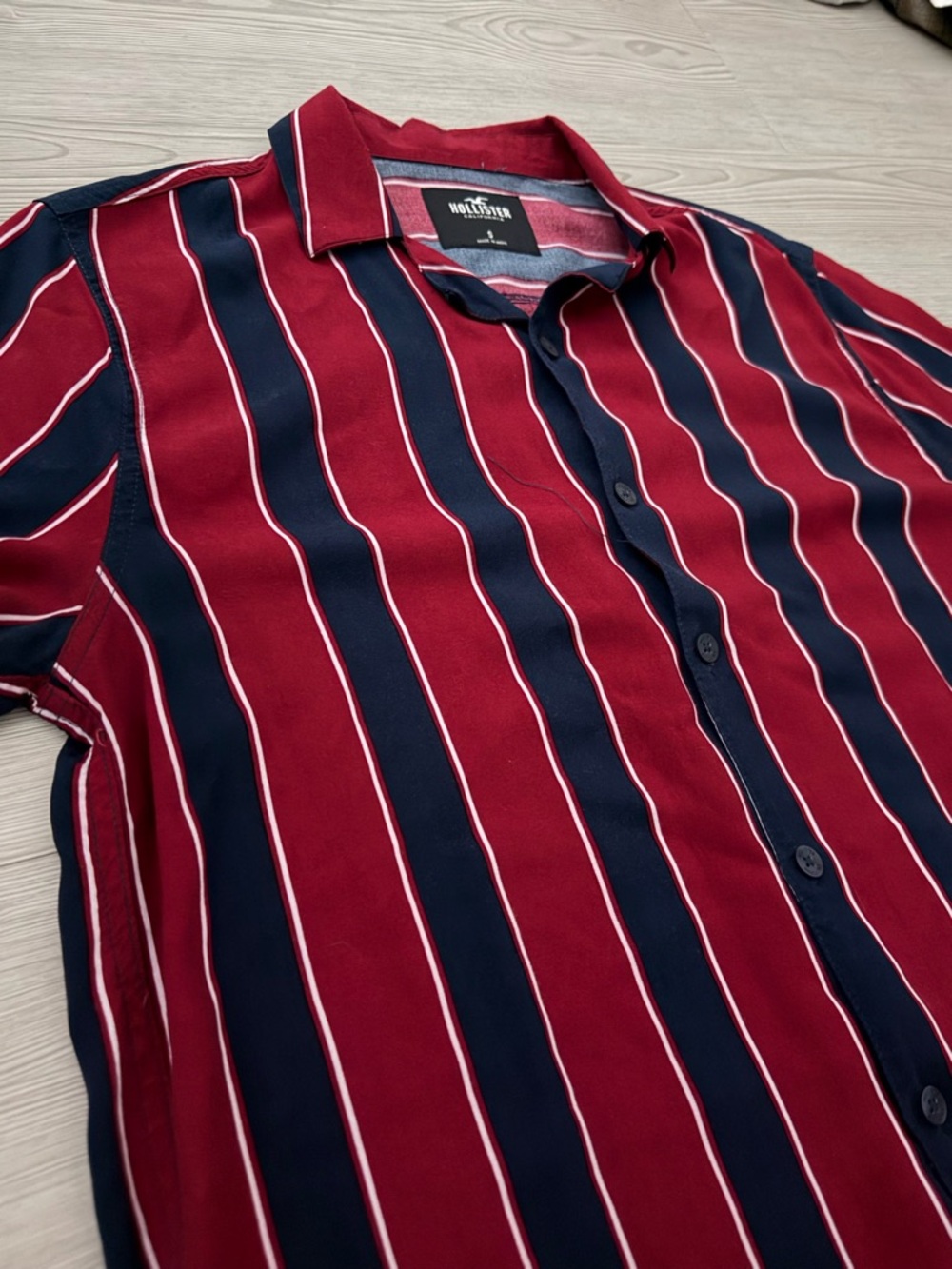 Bundle of 2 Hollister Men’s Button-Down Shirts - Picture 4 of 7
